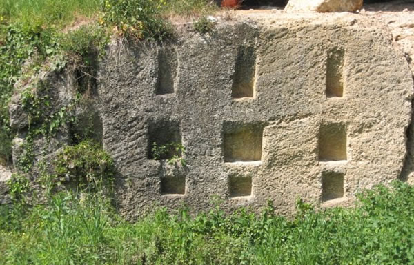 Remains of a port facility at Taizzano.