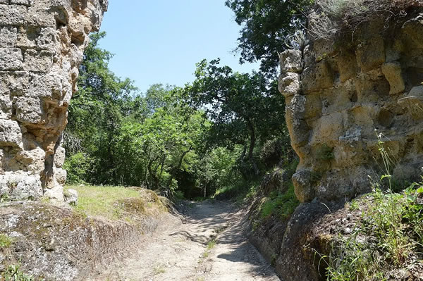 An entrance to the first castle of Vitozza - Vitozza, Sorano (Grosseto, Italy)