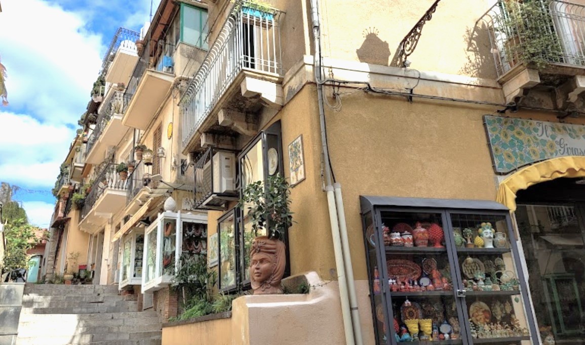 An alleyway, Taormina