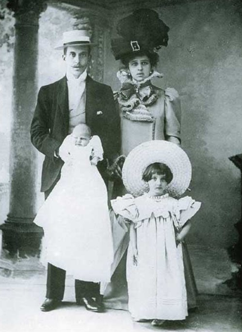 Ignazio Florio Jr., Franca Florio and their first children Giovanna (1893-1902) and Ignazio baby boy (1898-1903), before 1903